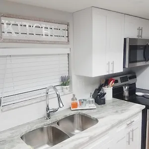 Apartment Cozy 3 Bed 2.5 Bath Located Near Busch Gardens